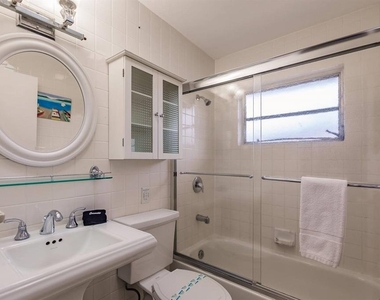 6020 Midnight Pass Road - Photo Thumbnail 10