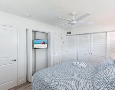 6020 Midnight Pass Road - Photo Thumbnail 16