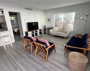 976 Tennessee Lane - Photo Thumbnail 1
