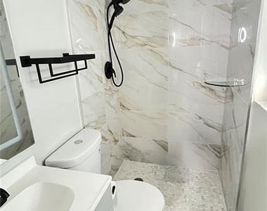 976 Tennessee Lane - Photo Thumbnail 7