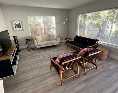 976 Tennessee Lane - Photo Thumbnail 2