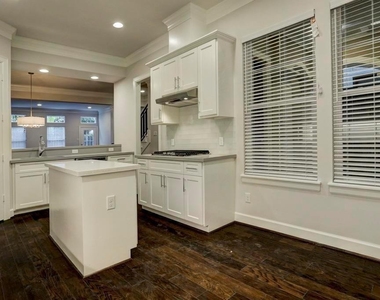 1522 Dunlavy Street - Photo Thumbnail 3
