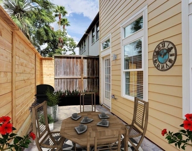 1522 Dunlavy Street - Photo Thumbnail 4