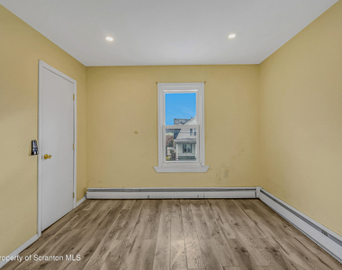 266 Rutter Avenue - Photo Thumbnail 4