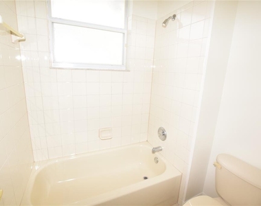 2604 Lutza Way - Photo Thumbnail 29