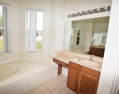 2604 Lutza Way - Photo Thumbnail 37
