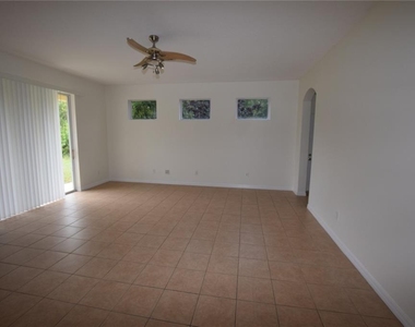 2604 Lutza Way - Photo Thumbnail 15