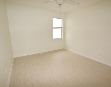 2604 Lutza Way - Photo Thumbnail 23