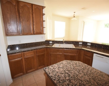 2604 Lutza Way - Photo Thumbnail 11
