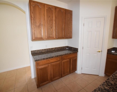 2604 Lutza Way - Photo Thumbnail 10