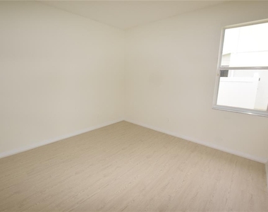 2604 Lutza Way - Photo Thumbnail 31