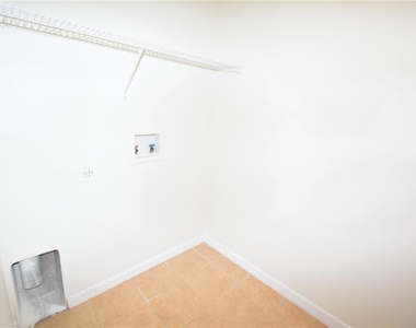 2604 Lutza Way - Photo Thumbnail 33