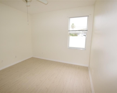 2604 Lutza Way - Photo Thumbnail 24