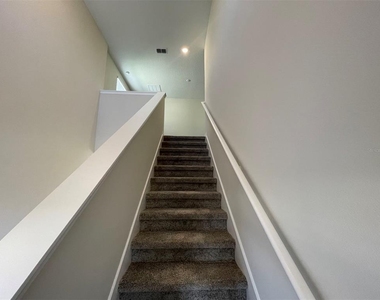2896 Muller Oak Loop - Photo Thumbnail 7