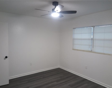 509 Nw 19th Lane - Photo Thumbnail 2