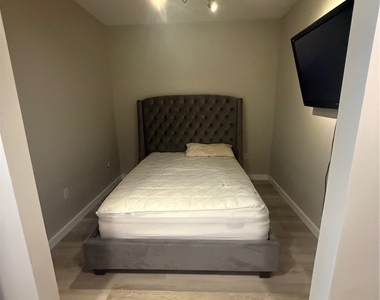 4525 Dean Martin Drive - Photo Thumbnail 8