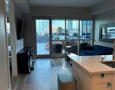 4525 Dean Martin Drive - Photo Thumbnail 6