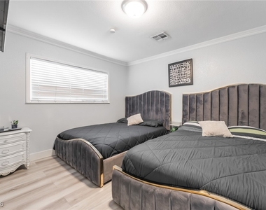 2419 Vegas Valley Drive - Photo Thumbnail 31
