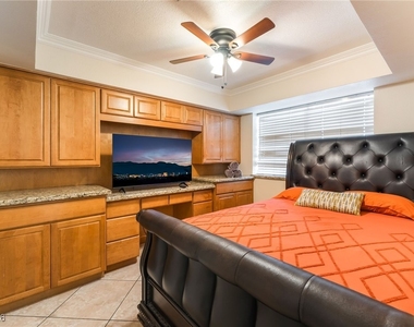 2419 Vegas Valley Drive - Photo Thumbnail 16