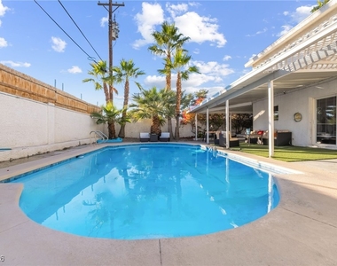 2419 Vegas Valley Drive - Photo Thumbnail 38
