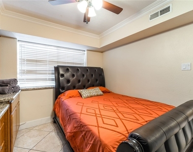 2419 Vegas Valley Drive - Photo Thumbnail 17