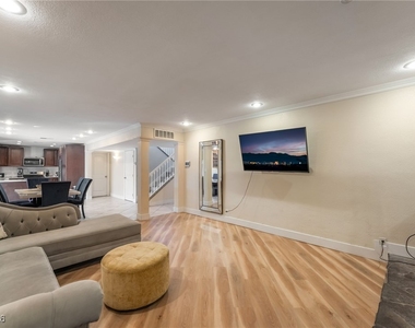2419 Vegas Valley Drive - Photo Thumbnail 9