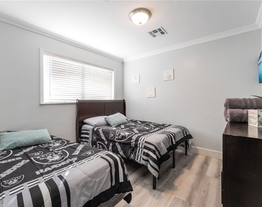 2419 Vegas Valley Drive - Photo Thumbnail 27