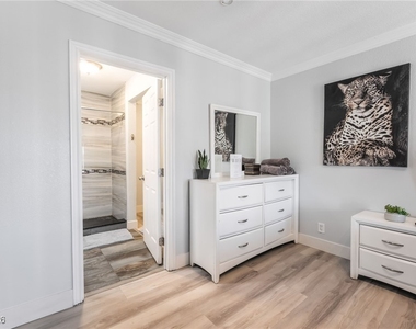 2419 Vegas Valley Drive - Photo Thumbnail 21