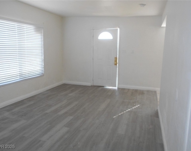 2137 E Saint Louis Avenue - Photo Thumbnail 2