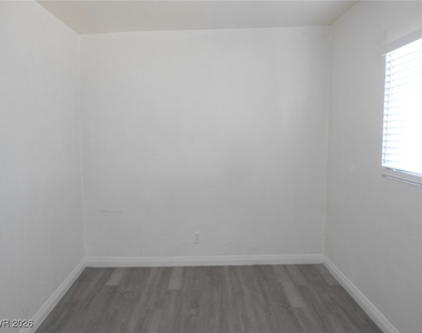 2137 E Saint Louis Avenue - Photo Thumbnail 7