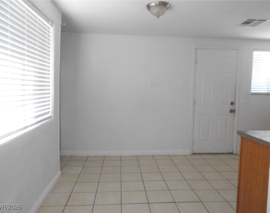 2137 E Saint Louis Avenue - Photo Thumbnail 5