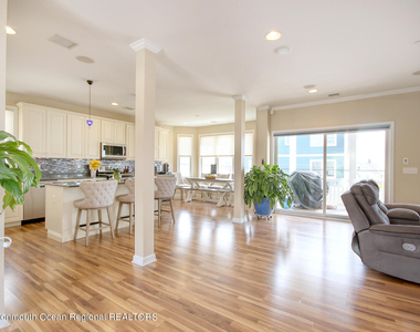 207 Ceylon Avenue - Photo Thumbnail 4