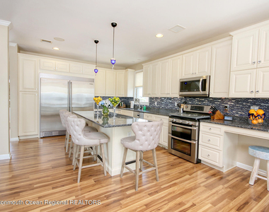 207 Ceylon Avenue - Photo Thumbnail 8