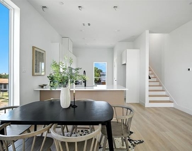 312 N Lancaster Avenue - Photo Thumbnail 3