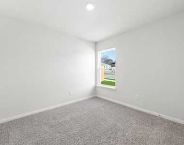 6319 Crosswood Lane - Photo Thumbnail 17