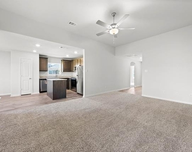 6319 Crosswood Lane - Photo Thumbnail 9