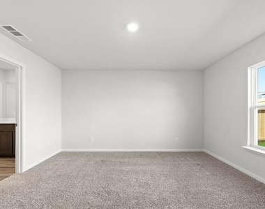 6319 Crosswood Lane - Photo Thumbnail 12