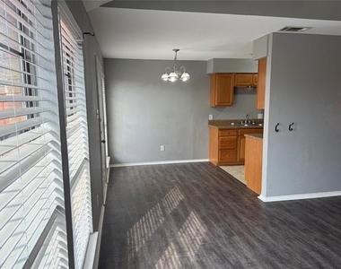 119 Peachtree Court - Photo Thumbnail 1