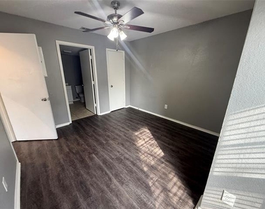 119 Peachtree Court - Photo Thumbnail 3