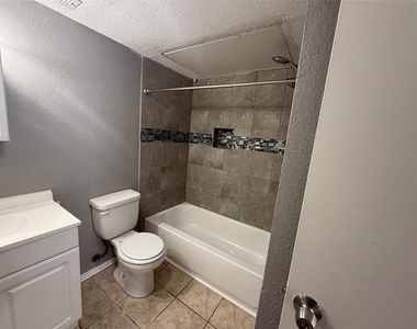119 Peachtree Court - Photo Thumbnail 4