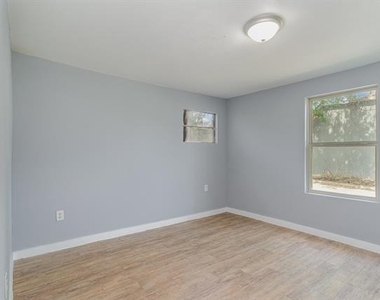 4621 Owenwood Avenue - Photo Thumbnail 7