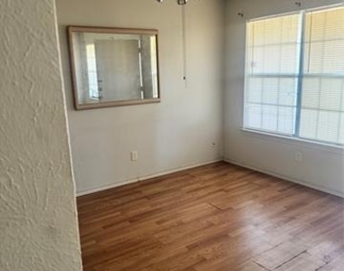 1724 W Sanford Street - Photo Thumbnail 14