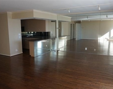 3883 Turtle Creek Boulevard - Photo Thumbnail 3