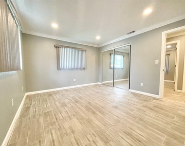 3509 Nw 25th Way - Photo Thumbnail 4