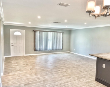 3509 Nw 25th Way - Photo Thumbnail 5
