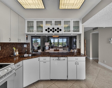 3180 Ne 48th Court - Photo Thumbnail 14