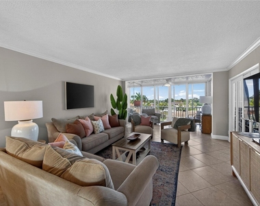 3180 Ne 48th Court - Photo Thumbnail 7