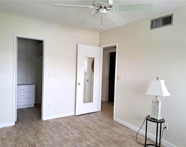 2455 Ne 51st Street - Photo Thumbnail 2