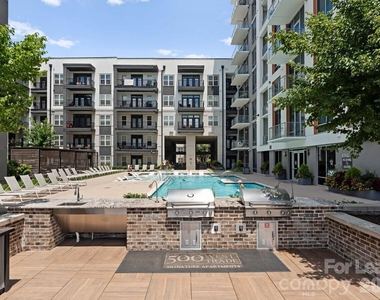 500 W Trade Street - Photo Thumbnail 18