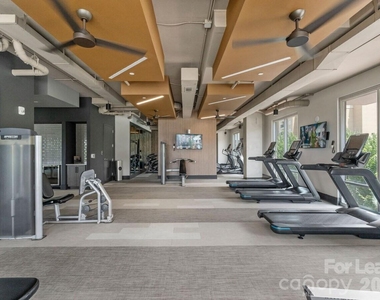 500 W Trade Street - Photo Thumbnail 9